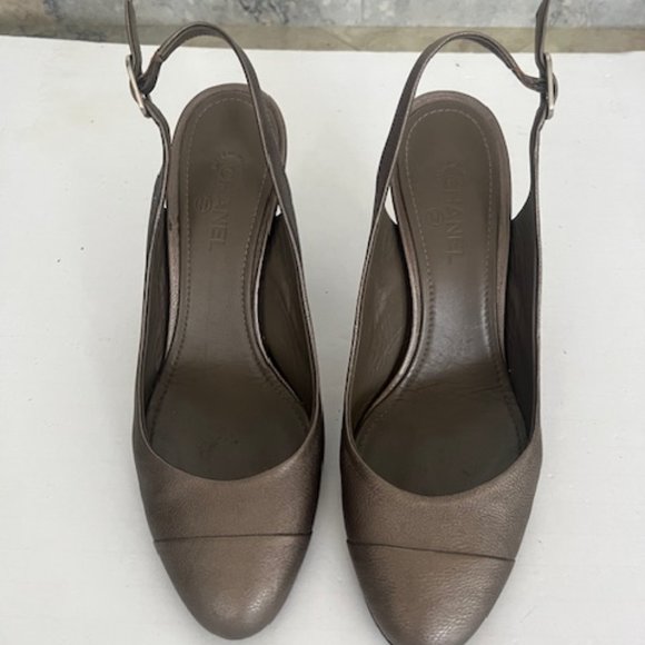 CHANEL Leather Grey Metallic Style Slingback Heels - Picture 3 of 6